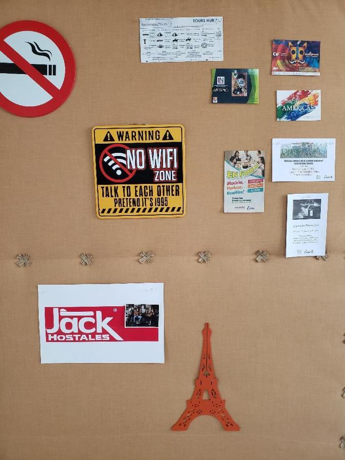 Jack Hostales Leon Bagian luar foto